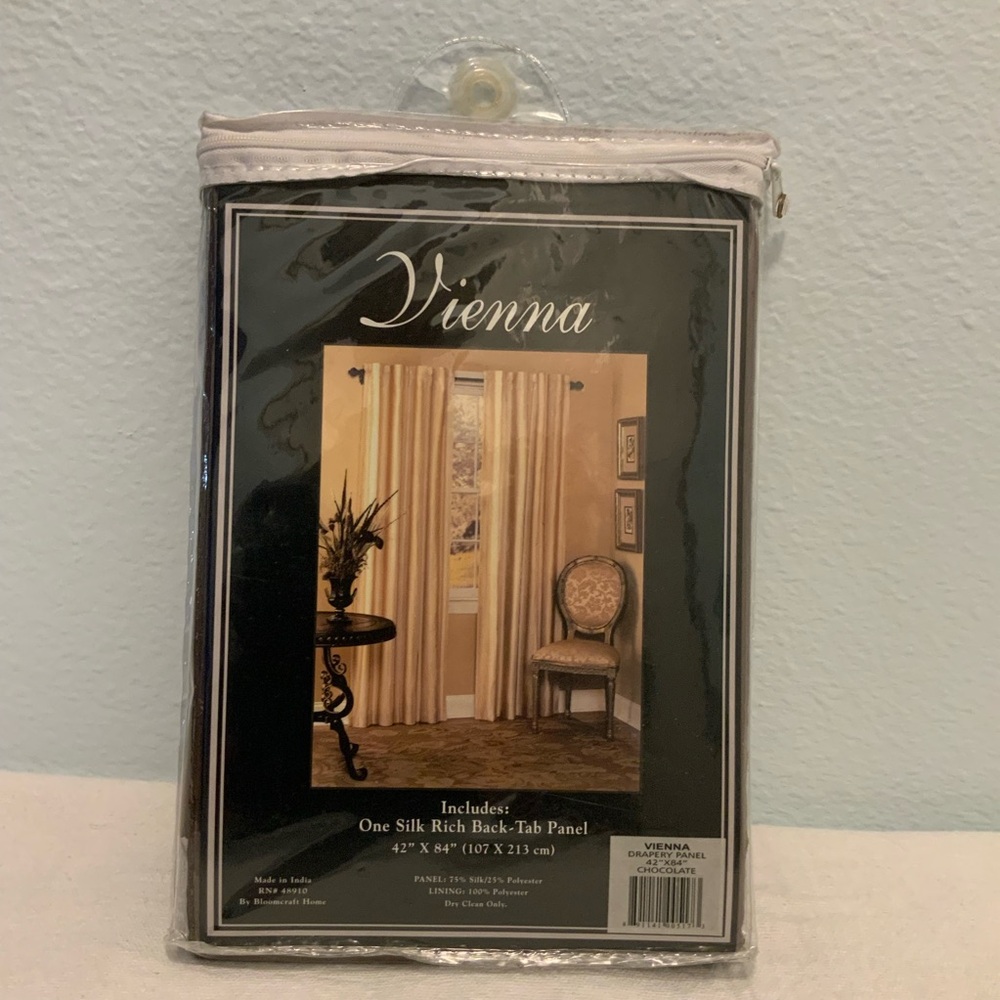 NWT Vienna 2 Pc Silk Brown & cream Panel